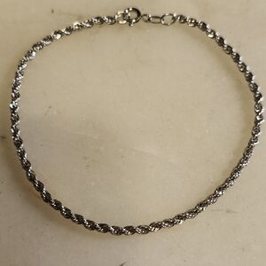 Elegant Silver Toned Rope Chain Bracelet